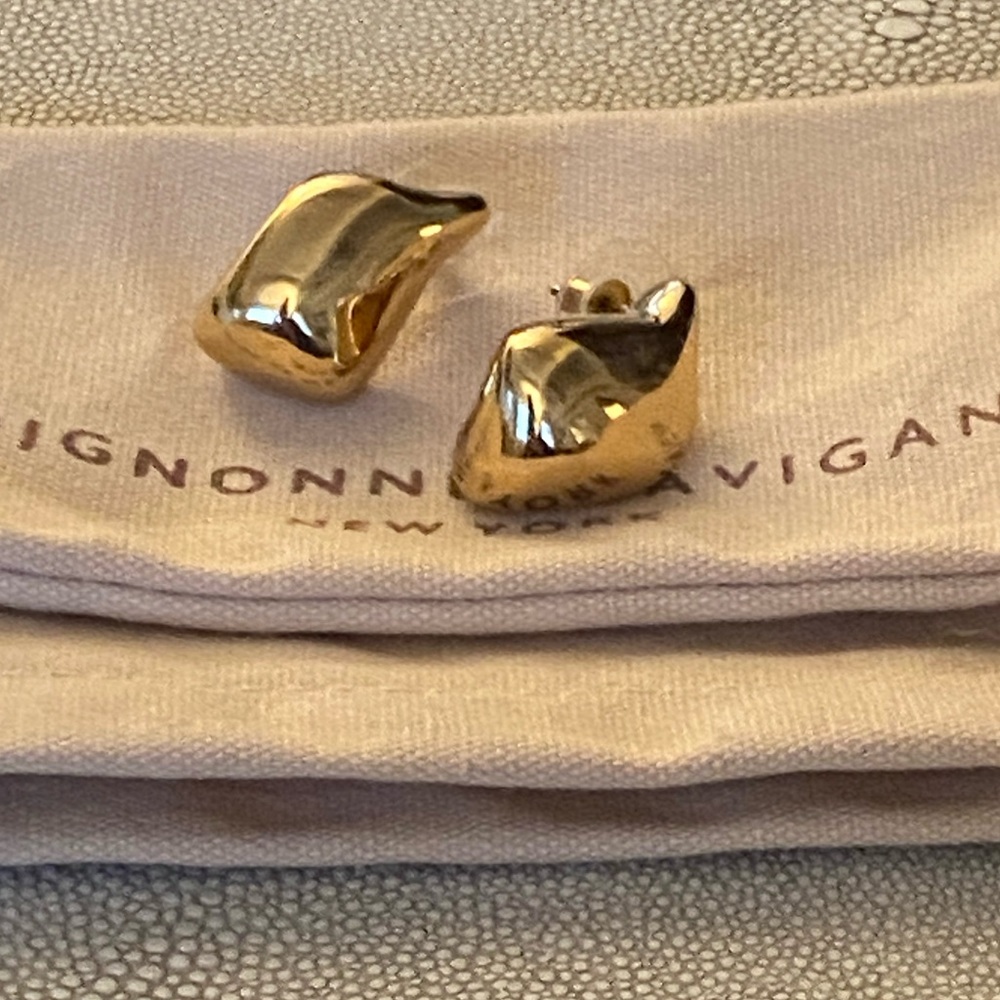 ⭐️⚜️NWOT Mignonne Gavigan Gold Sculptural Earrings!⚜️⭐️ - Picture 3 of 3